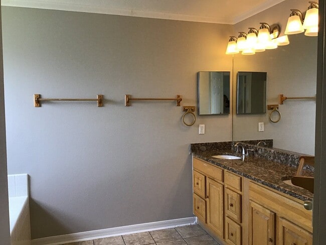 Building Photo - 914 Crystal Bay Ln