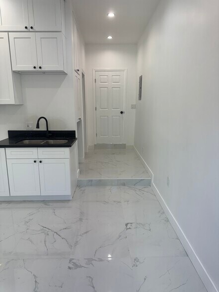Building Photo - 4525 Dunsmore Ave