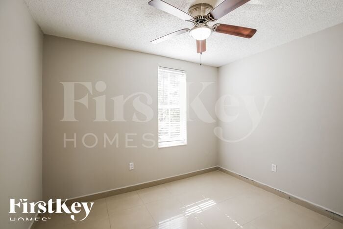Building Photo - 6723 SW 140th Ave