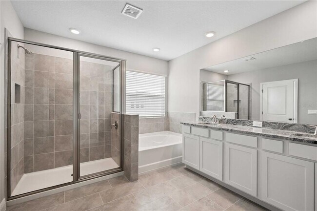 Building Photo - 2560 Warren Acrs Blvd