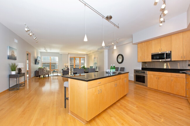 Primary Photo - 408 N 1st St