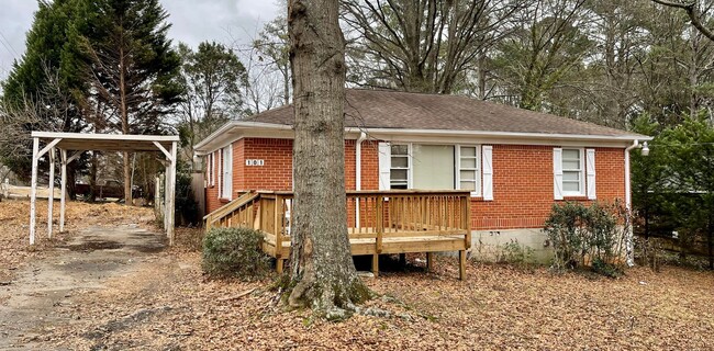 Building Photo - Updated 2 Bed/1 Bath Brick Ranch