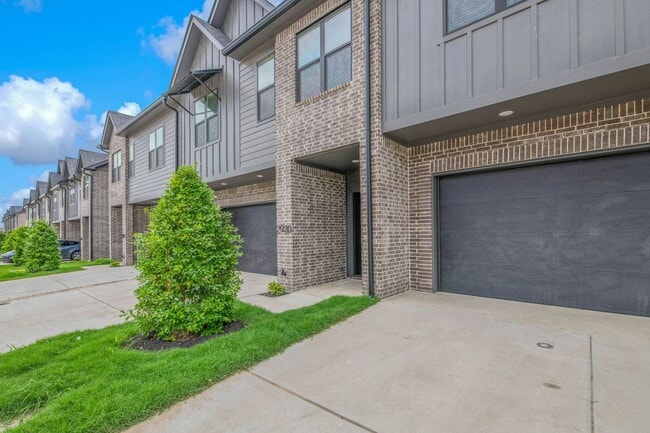 Building Photo - Brand NEW 4 Bedroom 4.5 Bathroom Townhome ...