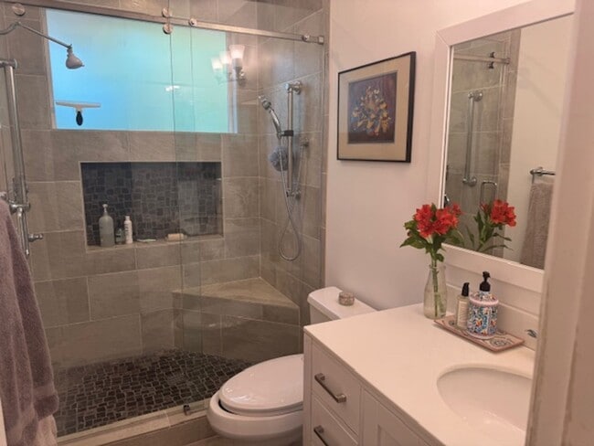 Building Photo - La Crescenta 3 bedroom 2 bath updated home.