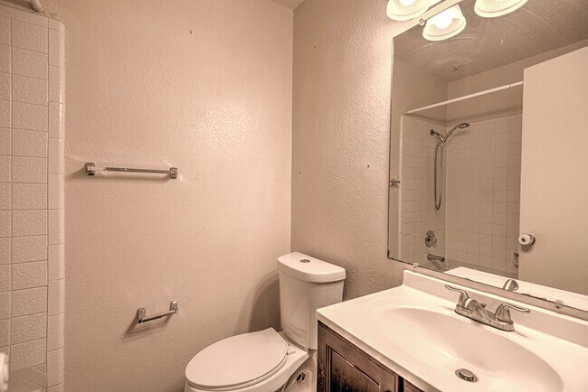 Building Photo - 2803 Willow Springs Rd