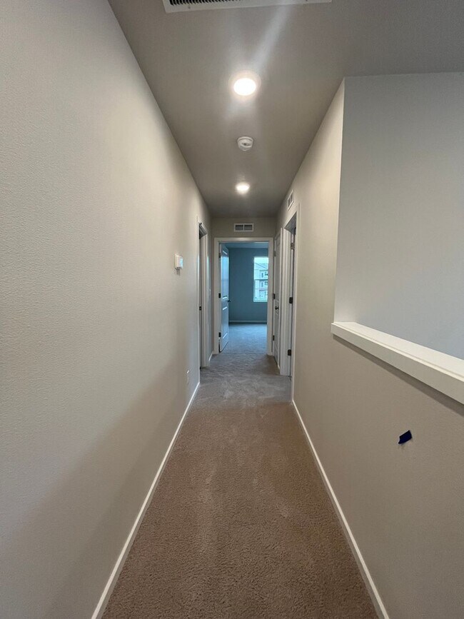 Building Photo - 4-bedroom 2.5-Bathroom. Never been lived in!!