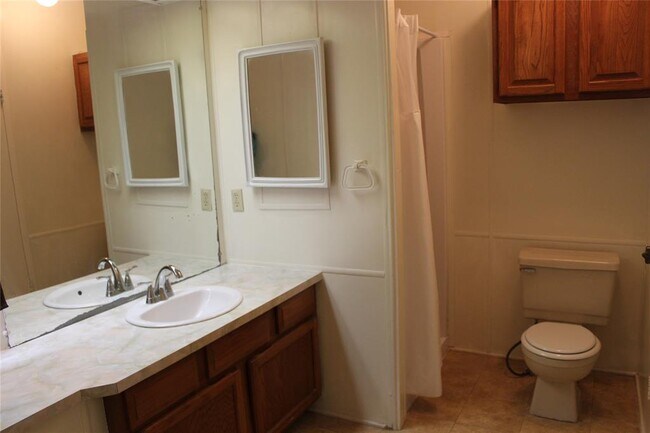 Building Photo - 14111 S Green Hills Loop