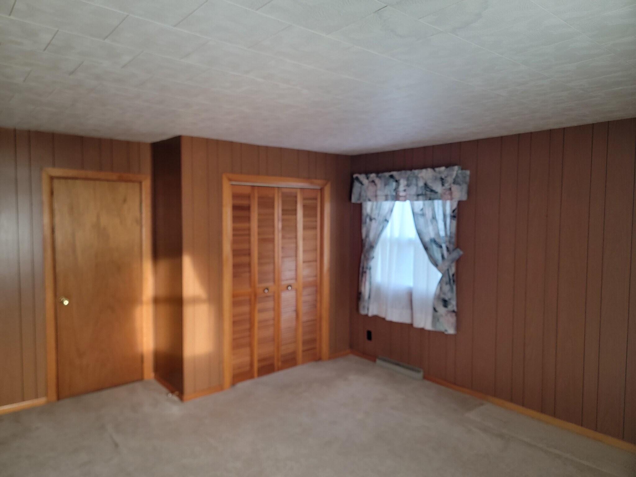 Bedroom - 810 S Kalamazoo Ave