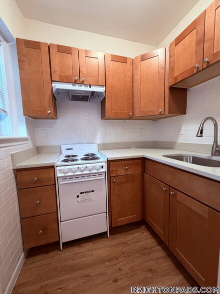 Building Photo - 2018 Commonwealth Ave