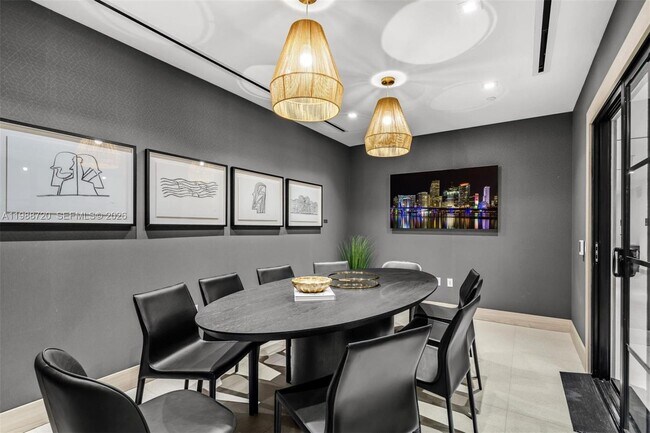 Building Photo - 225 N Miami Ave