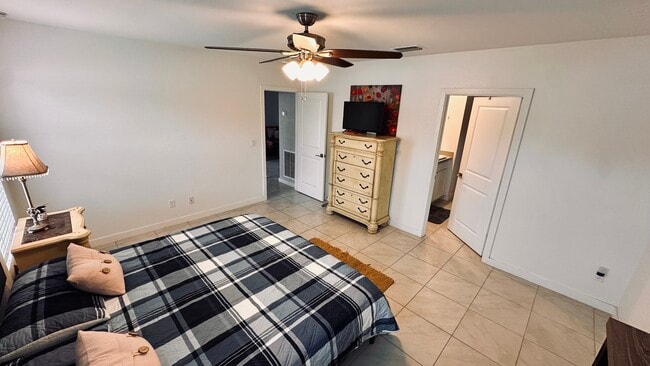 Building Photo - 3869 SE Lee St