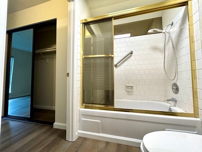 Building Photo - Beautiful Downstairs 2 Bedroom Condo Located In Gated Community Pool + Lake Access!