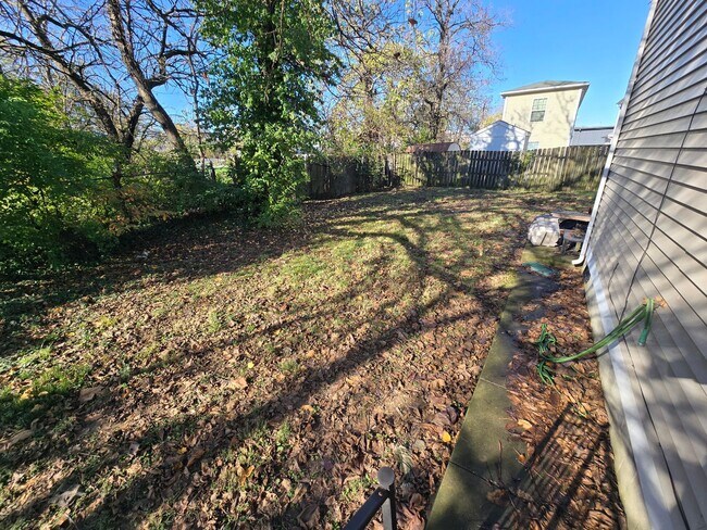 Building Photo - Updated 3 Bedrooms, 1.5 Bathrooms on a Dou...