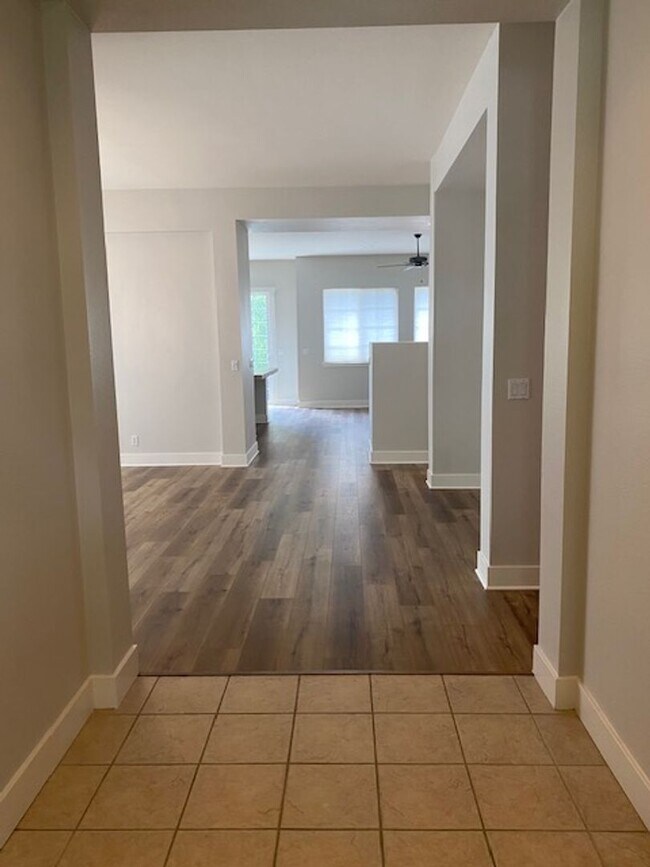 Building Photo - Sweet, perfect 10 located in Caughlin Ranc...