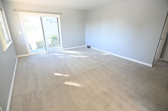 Building Photo - 3993 Starview Dr