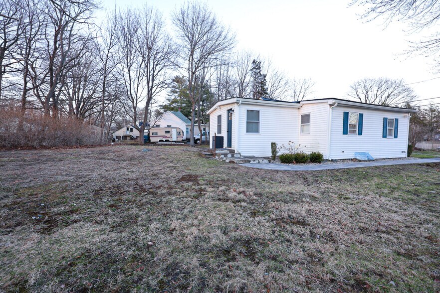 Building Photo - 85 Oak St