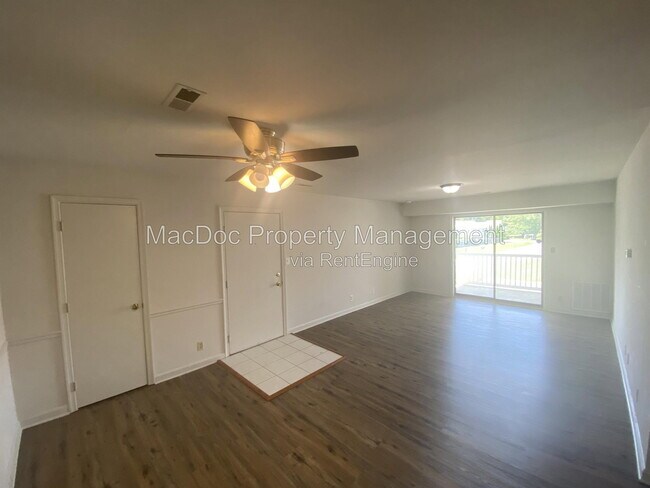 Building Photo - 100 Chesterfield Ln