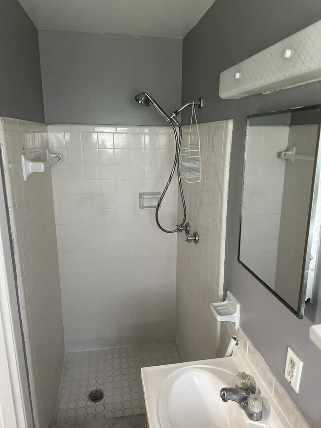 Building Photo - 4020 Pinckney Dr