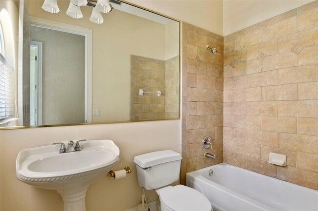 Building Photo - 1879 Sunset Dr