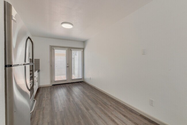 Building Photo - $0 First Month Rent! Remodeled 2 Bed Casita w/ Private Patio, W/D & Pool