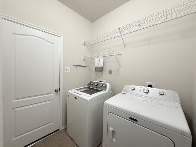 Building Photo - 24810 Lazy Tee Ln