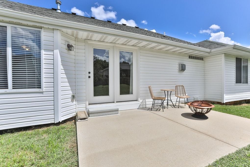 Building Photo - 647 S Meteor Ave