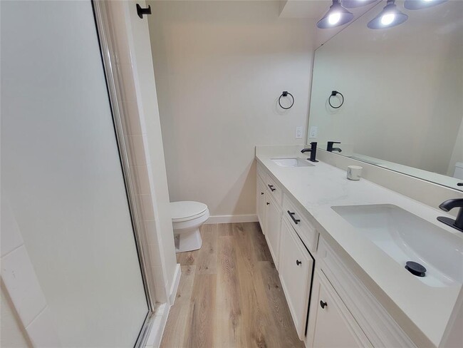 Building Photo - 1409 Drexel Dr