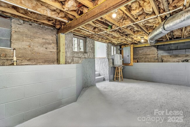 Building Photo - 150 Oak Hill Rd
