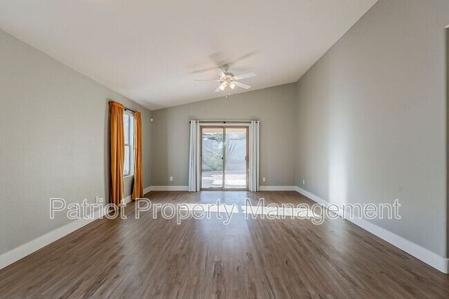 Building Photo - 13930 W Country Gables Dr