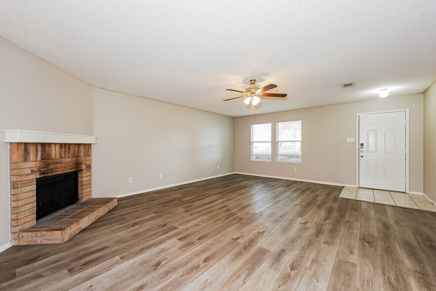 Building Photo - 548 Magdalen Ave