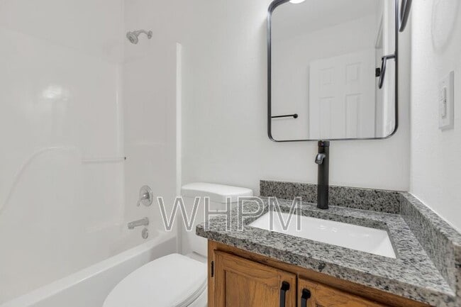 Building Photo - 7208 Melrose Pl