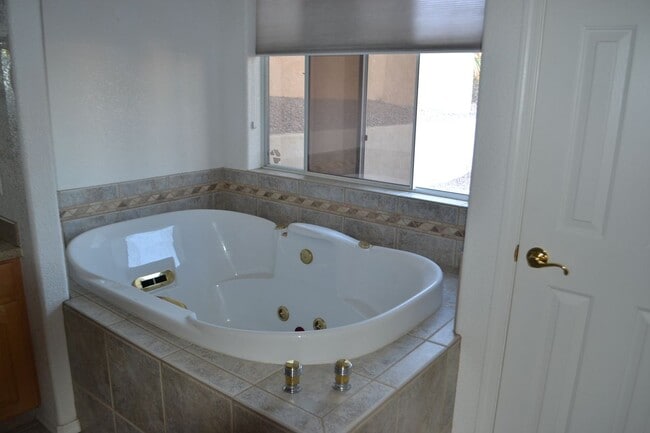 Building Photo - 651 Wayside Dr