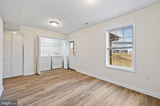 Building Photo - 294 Cadbury Dr