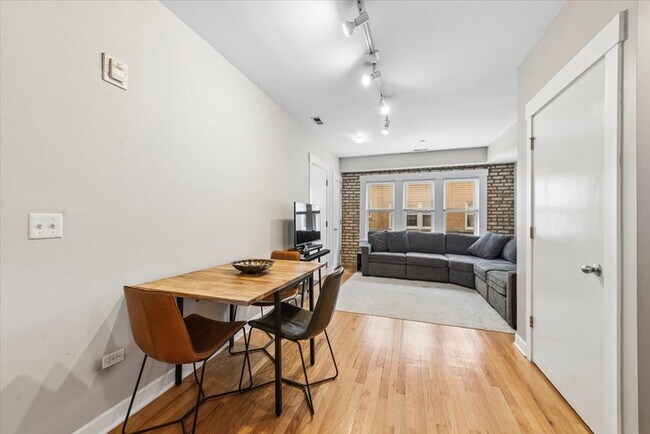 Building Photo - 2541 Prairie Ave