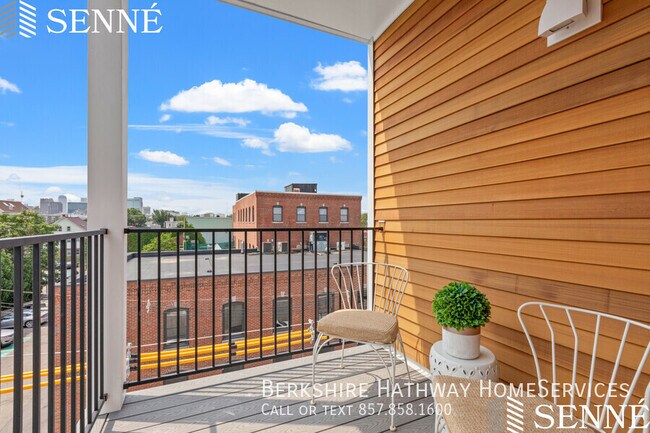 Building Photo - 27 Horace St