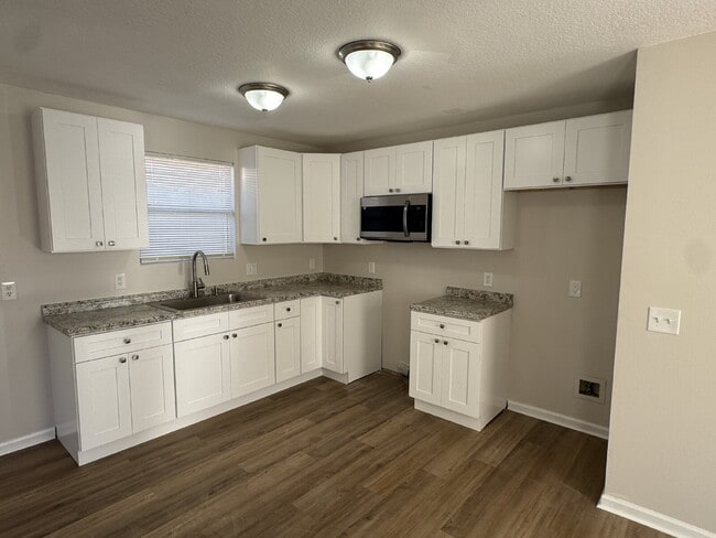 Building Photo - "Spacious 4-Bedroom Home with 2 Full Baths...