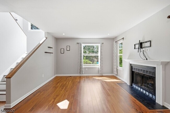 Building Photo - 81 Village Cir
