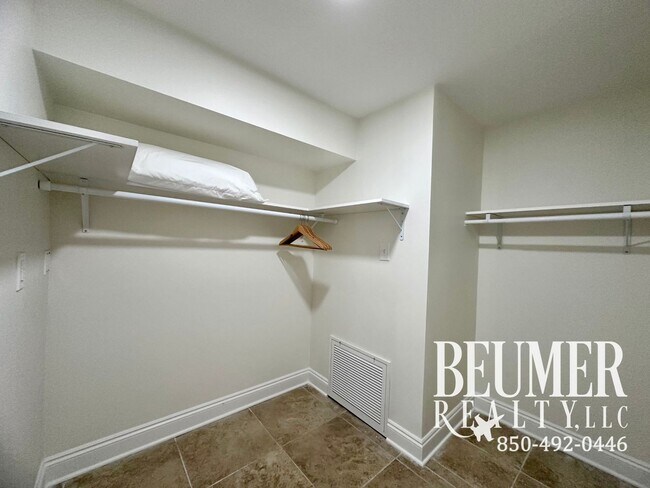 Building Photo - Upscale 3 BR 3 BA furnished Condo On the G...