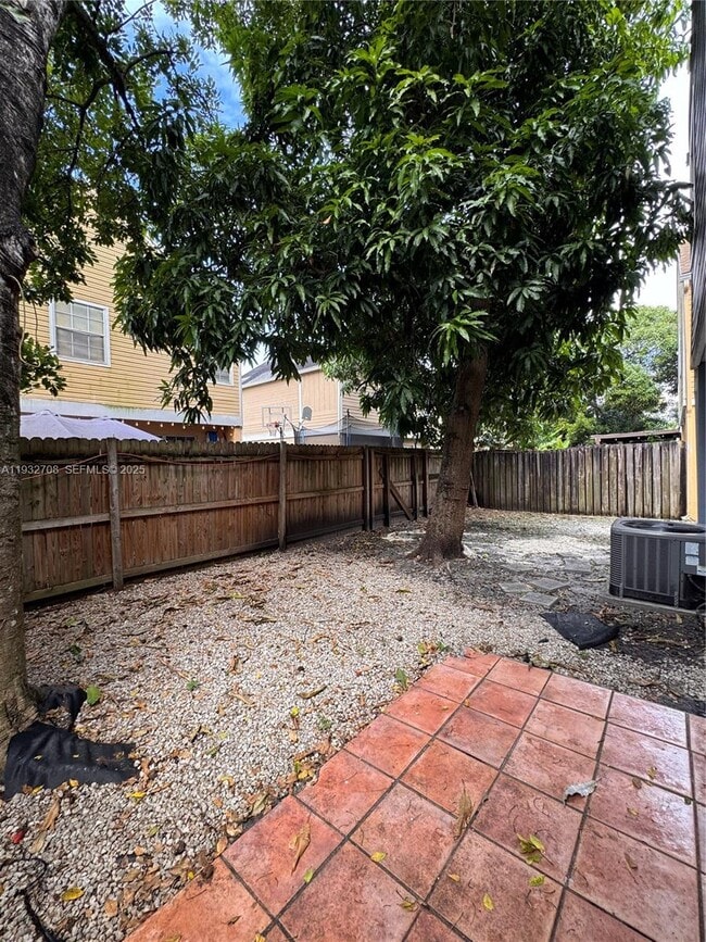 Building Photo - 3410 Java Plum Ave