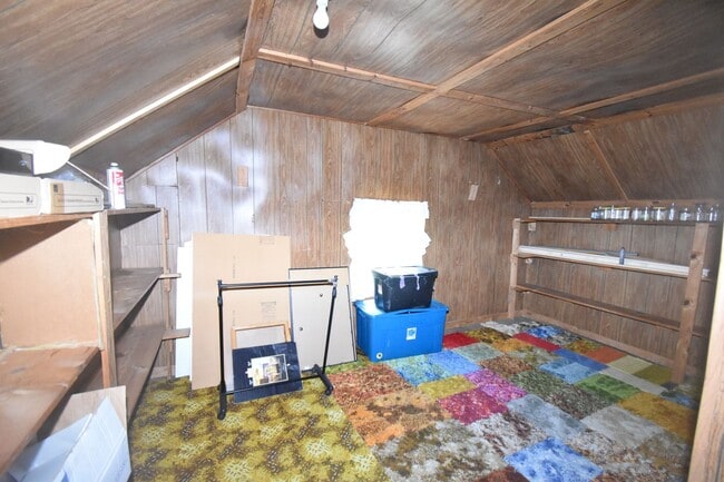 Building Photo - 2 Bedroom Home For Rent in The County!