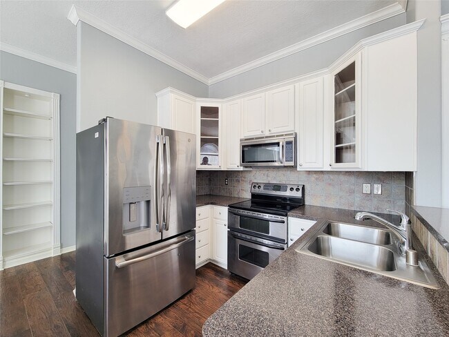 Building Photo - 12755 Mill Ridge Dr