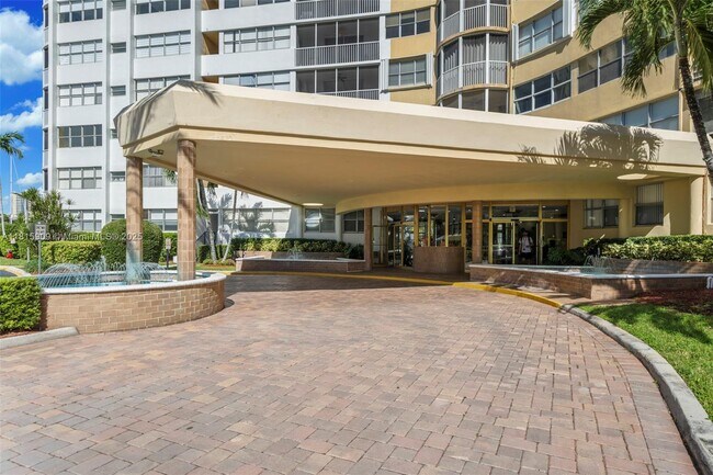 Building Photo - 100 Golden Isles Dr