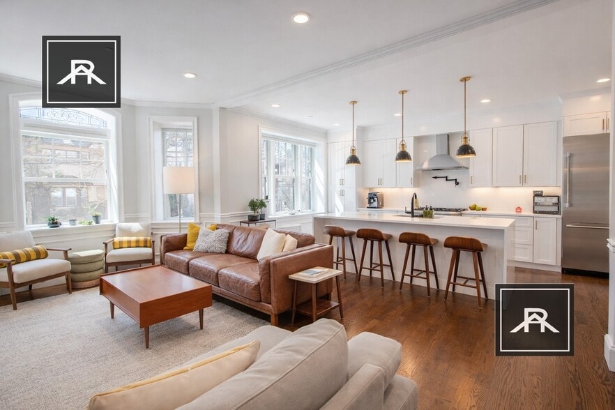 Building Photo - 128 Longwood Ave