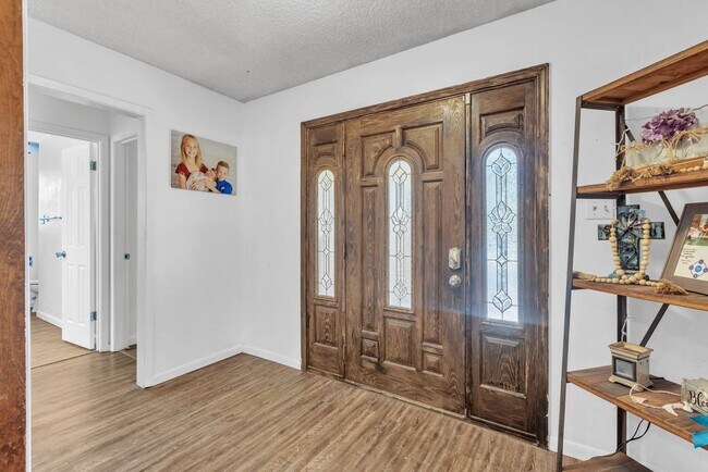 Building Photo - 6935 Amber Dr