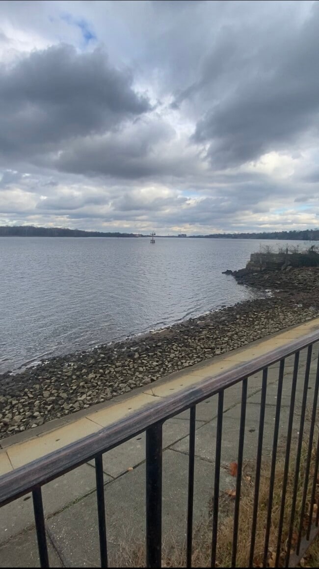 Building Photo - 112 Laurel St