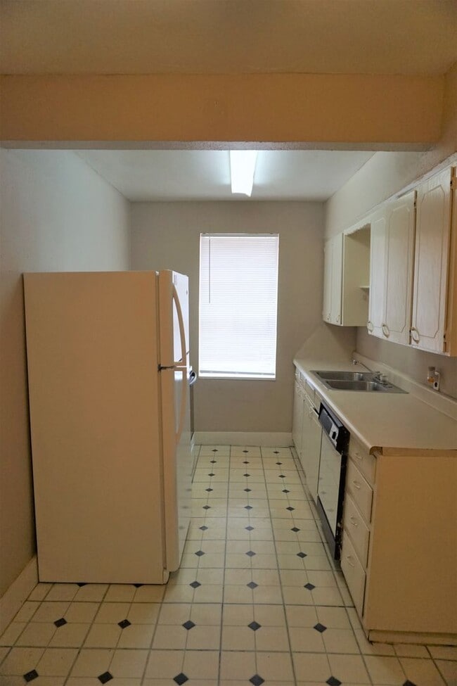 Interior Photo - Series D Packers Properties