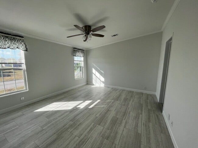Building Photo - 574 Leopard Ln