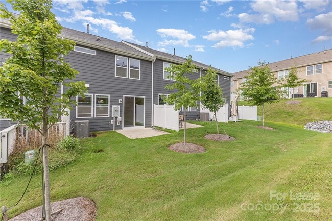 Building Photo - 17112 Carolina Hickory Dr