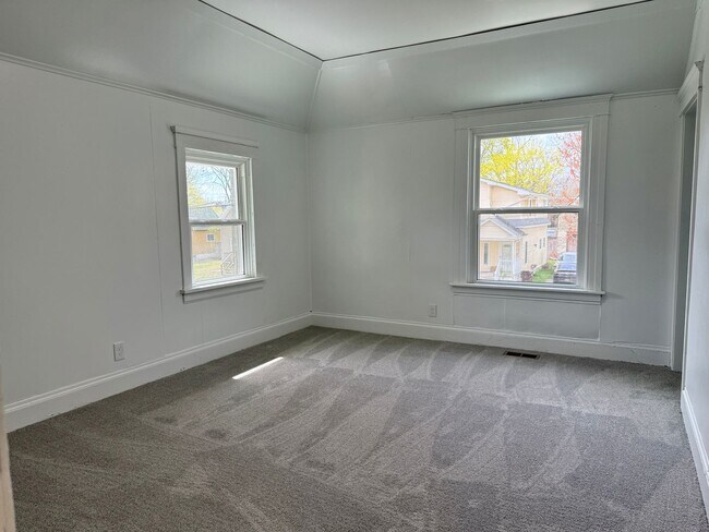 Building Photo - 1701 E Ganson St