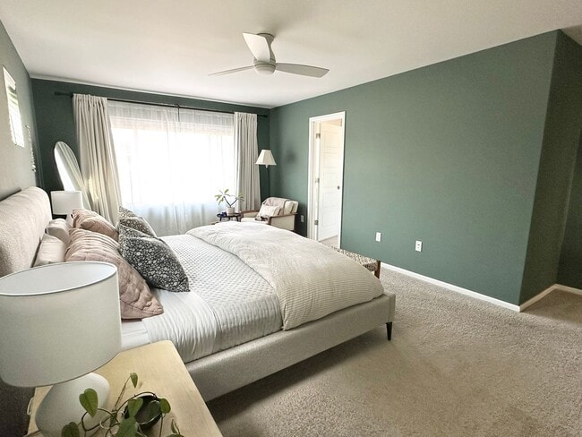 Building Photo - Stunning Stewart Crossing Home!